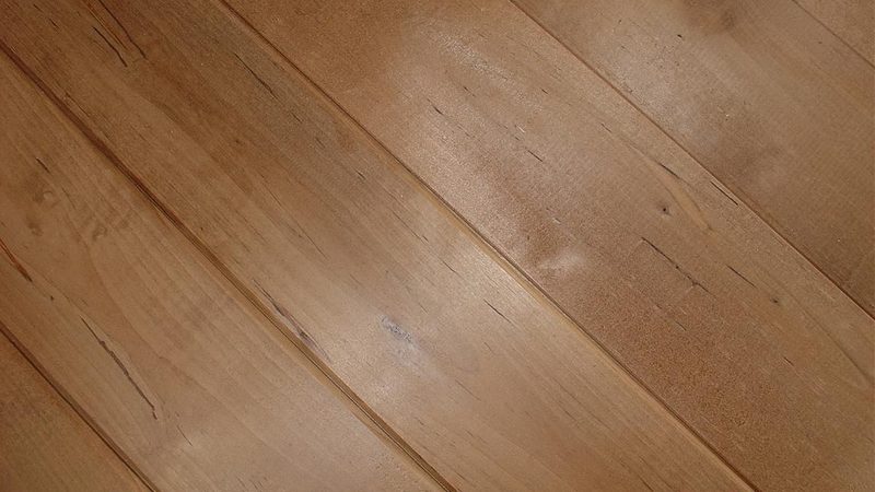 目前市面上常见的防潮垫主要有以下几种：